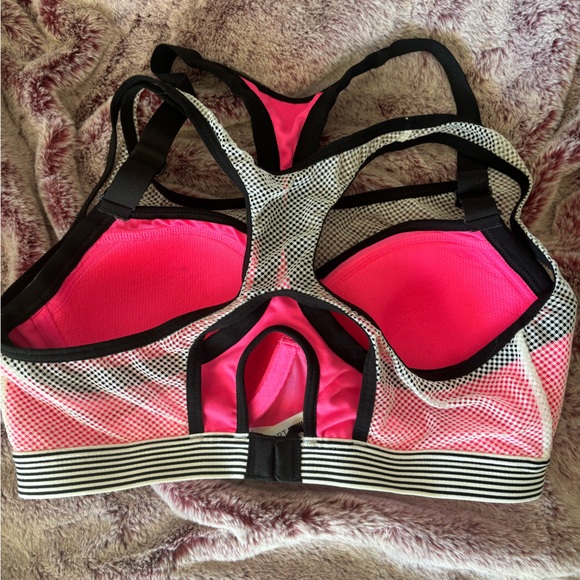 Mesh two-tone Sportsbra - Picture 2 of 2